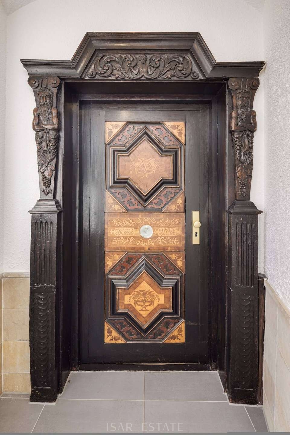 Erdgeschoss historische Tür